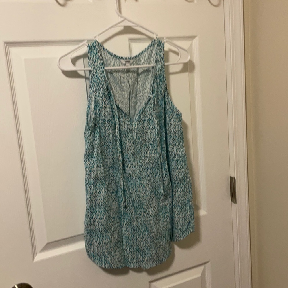 GUC sleeveless women’s top like new